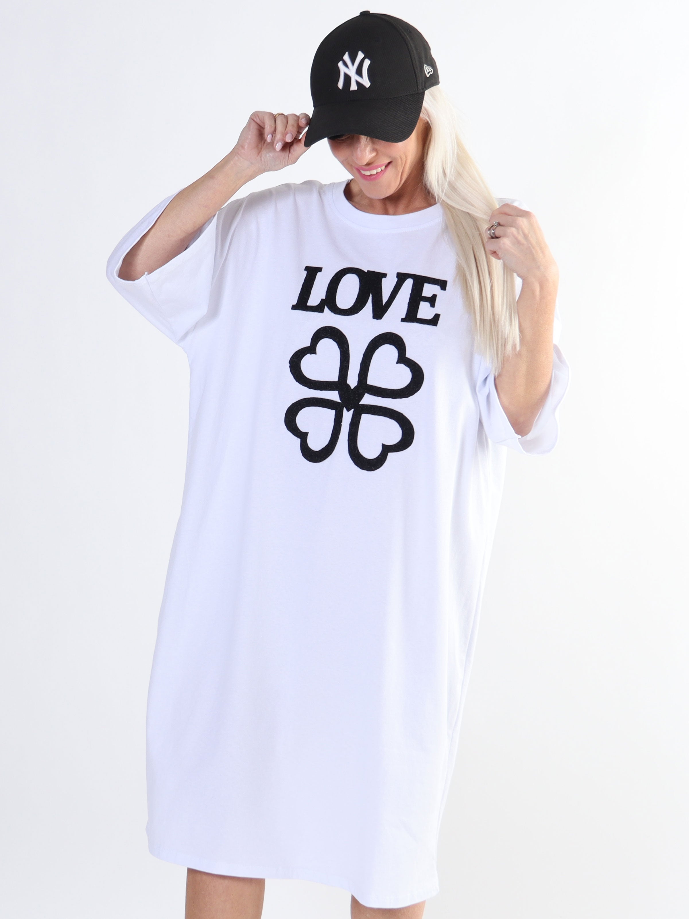 Love - Plus size t-shirtkjole i bomuld med skrift og hjerter